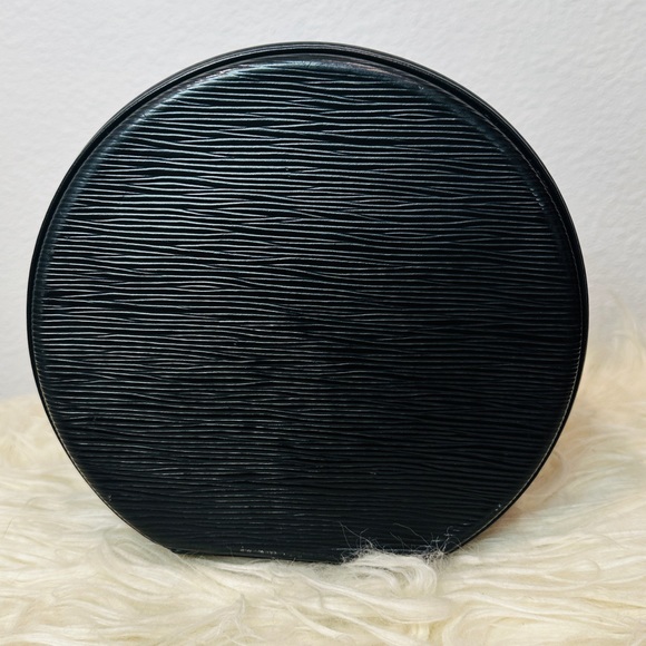 LOUIS VUITTON Cannes leather black - Picture 3 of 16